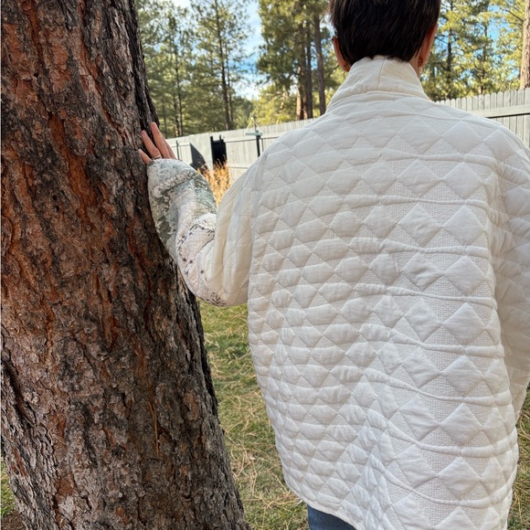 Unpcycled Elegant Creme Quilted Women's Jacket - Picture 10 of 10